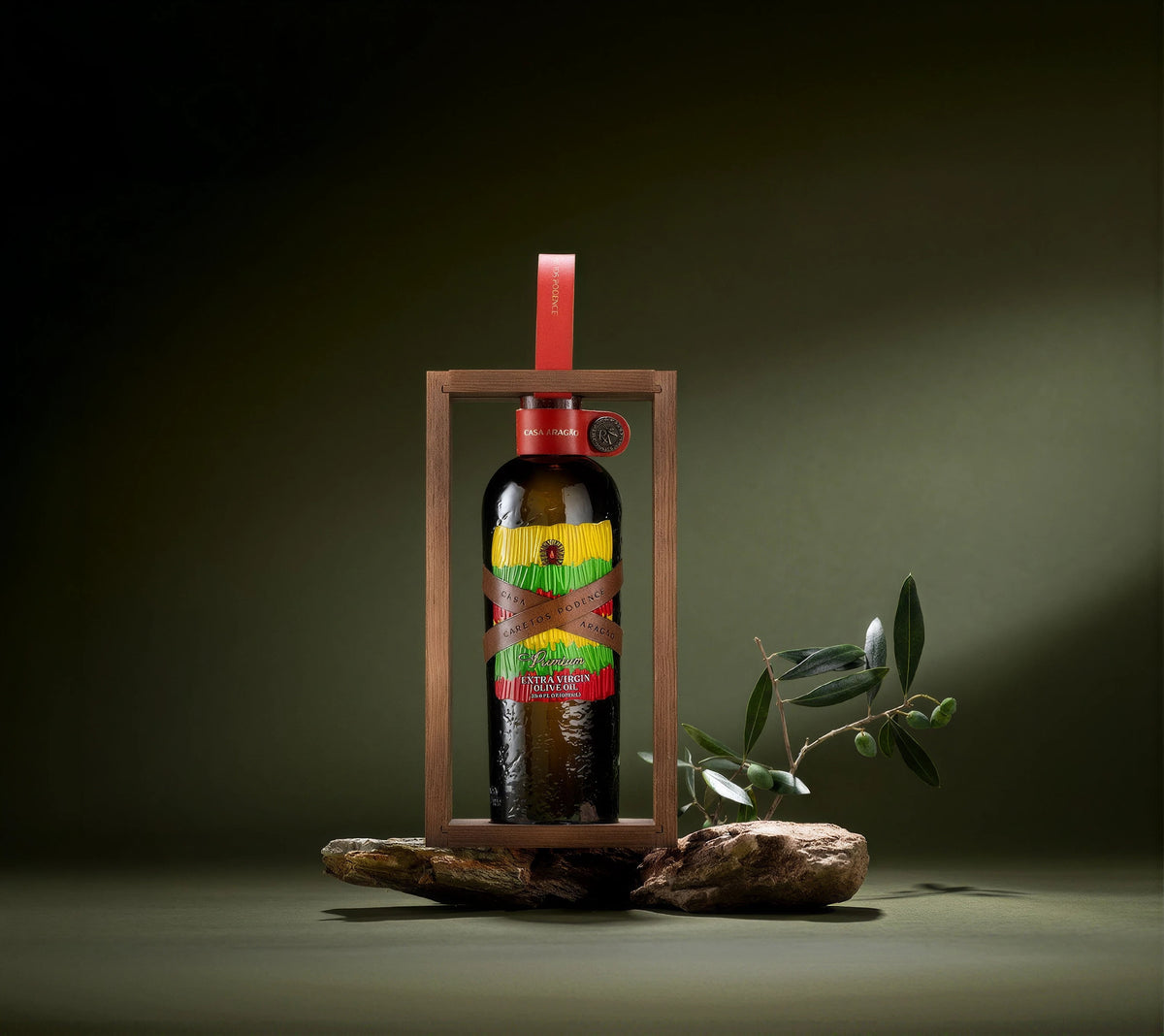 Casa Aragão Caretos de Podence extra virgin olive oil bottle in wooden case